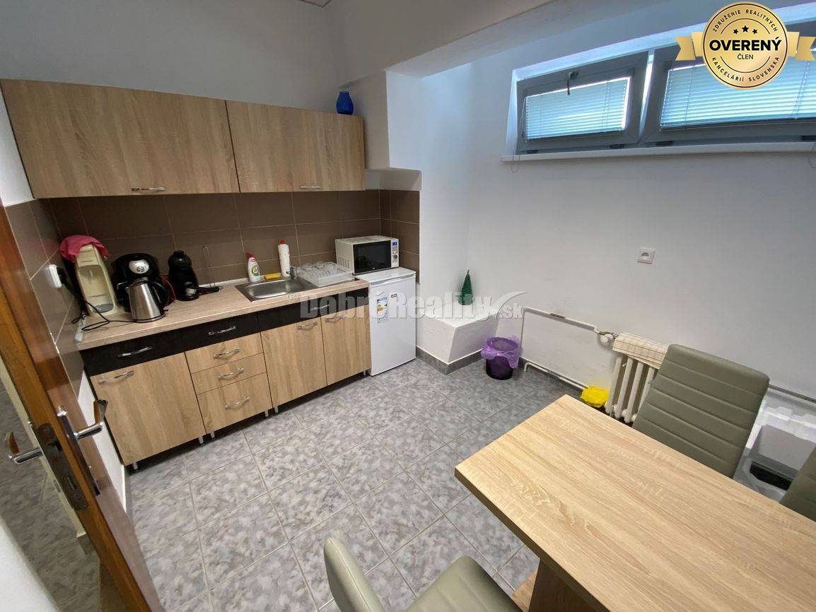 DOBRÉ REALITY Vám ponúkajú prenájom komerčnej miestnosti na kanceláriu