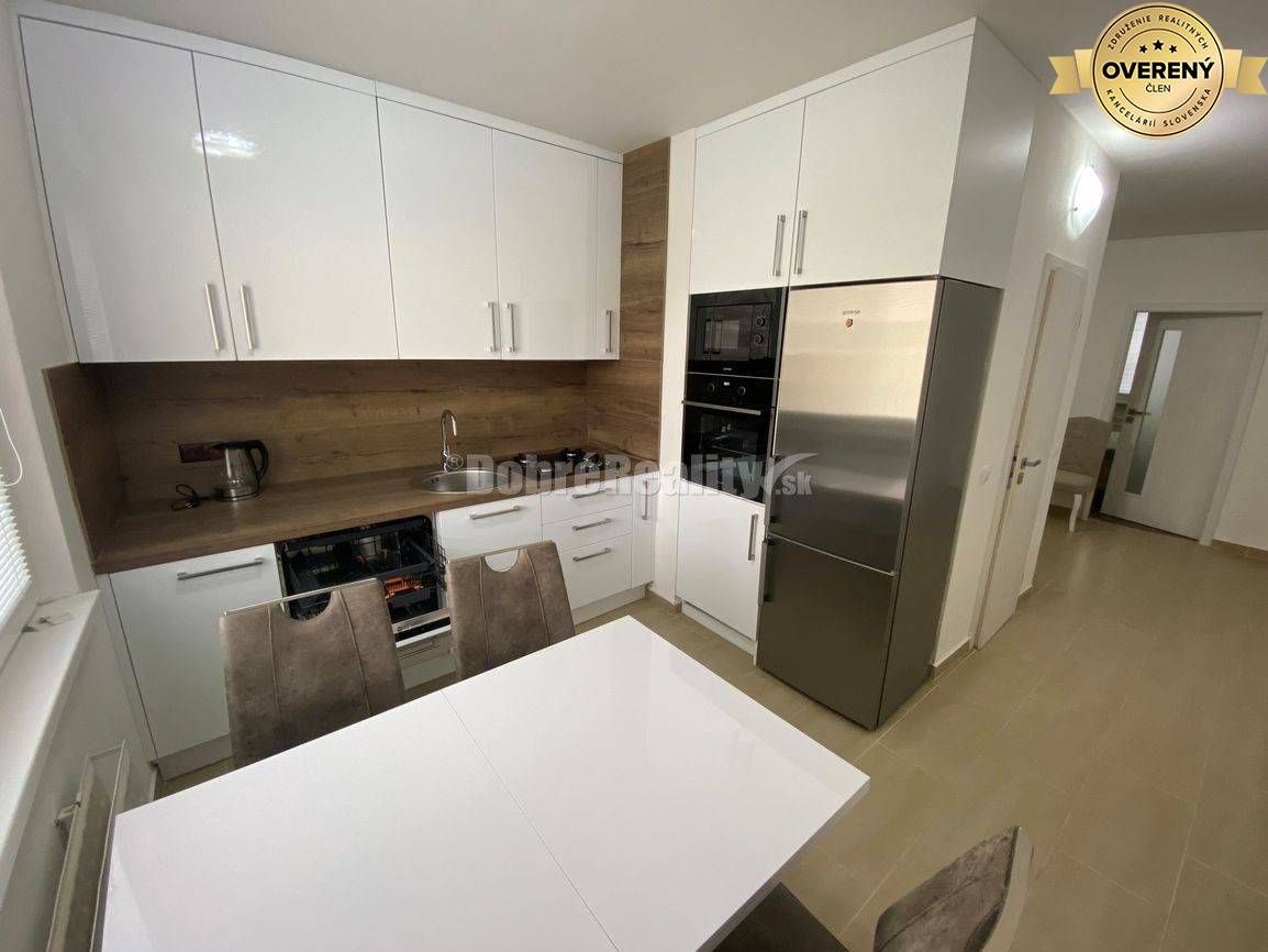 DOBRÉ REALITY ponúkajú na predaj luxusný, zariadený 4-izbový byt v Rim