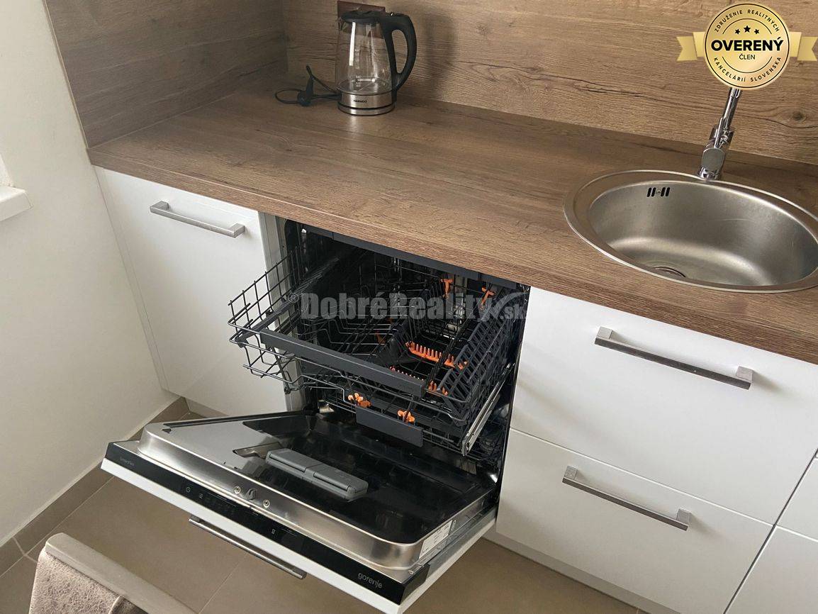 DOBRÉ REALITY ponúkajú na predaj luxusný, zariadený 4-izbový byt v Rim