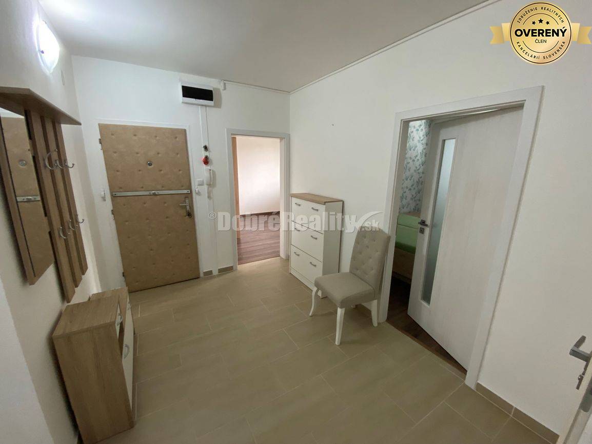 DOBRÉ REALITY ponúkajú na predaj luxusný, zariadený 4-izbový byt v Rim