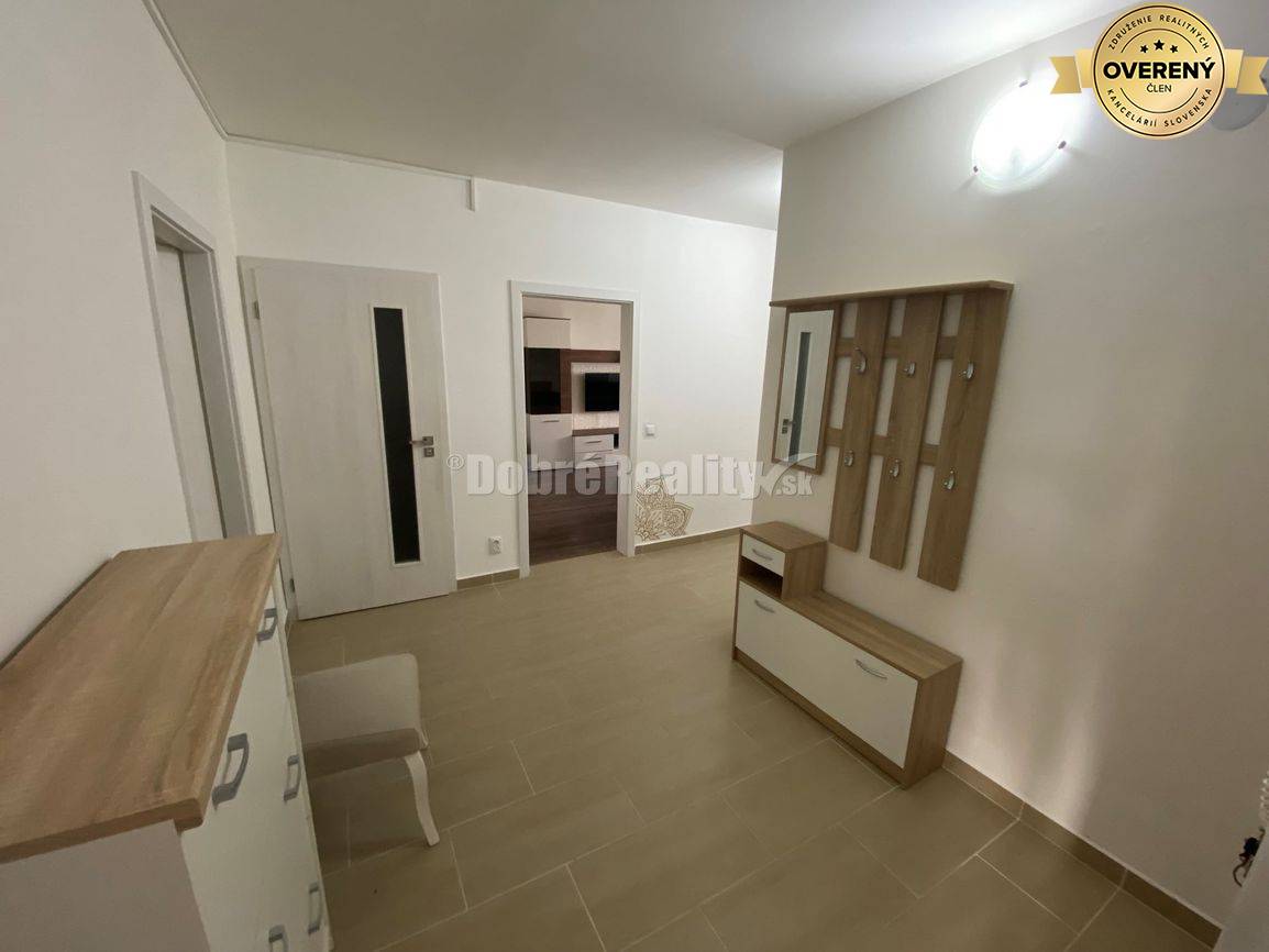 DOBRÉ REALITY ponúkajú na predaj luxusný, zariadený 4-izbový byt v Rim