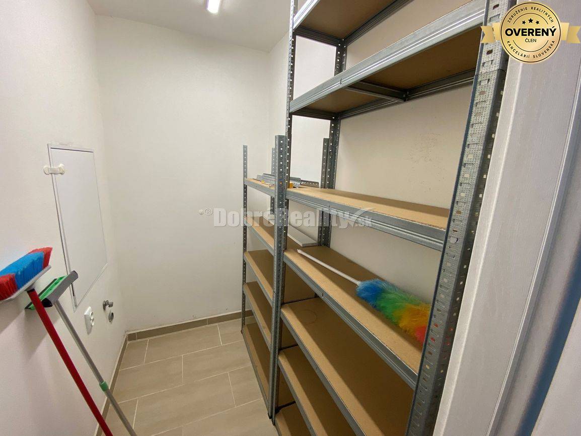 DOBRÉ REALITY ponúkajú na predaj luxusný, zariadený 4-izbový byt v Rim