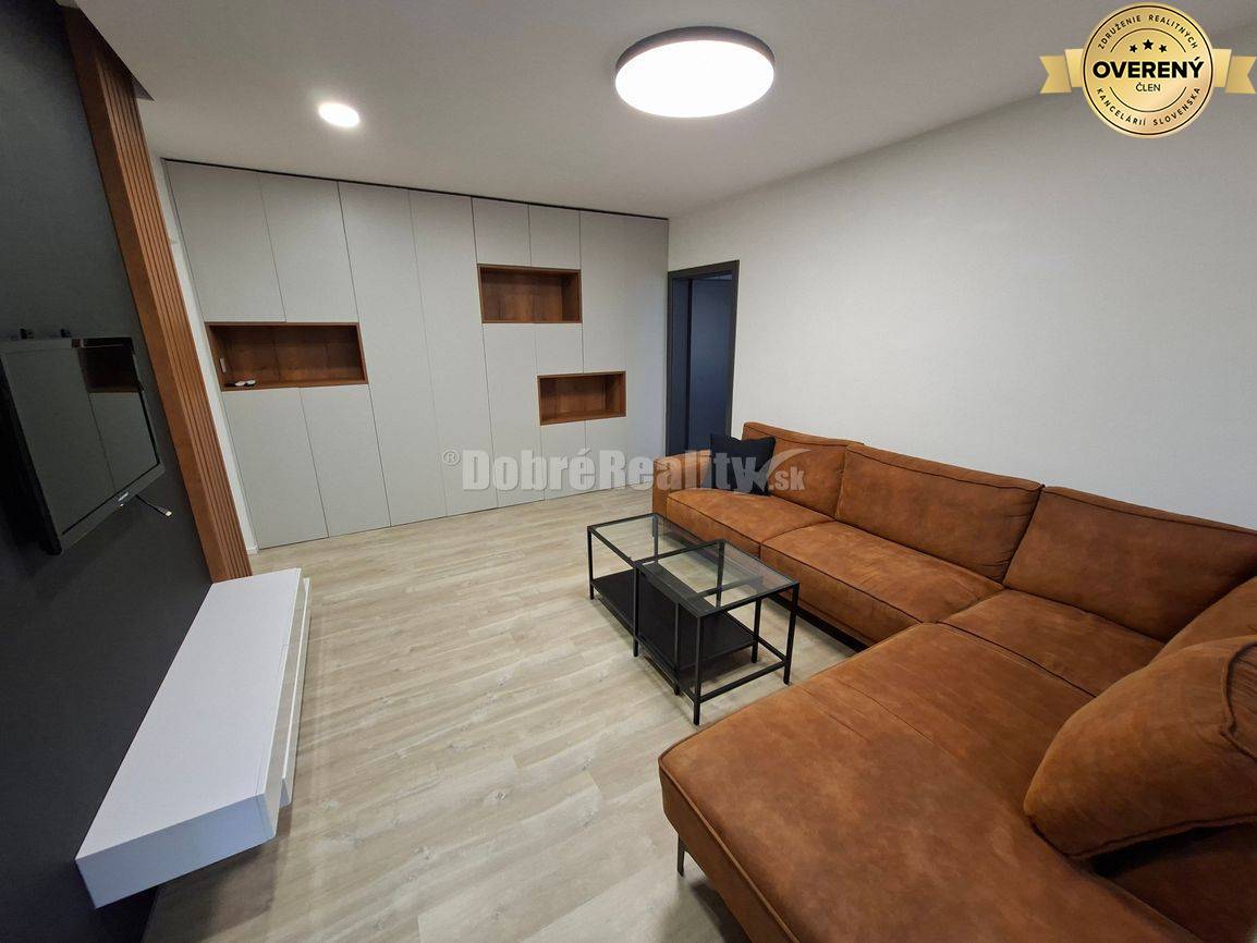 DOBRÉ REALITY - krásny 2-i. byt na prenájom v centre Prievidze-rezervo