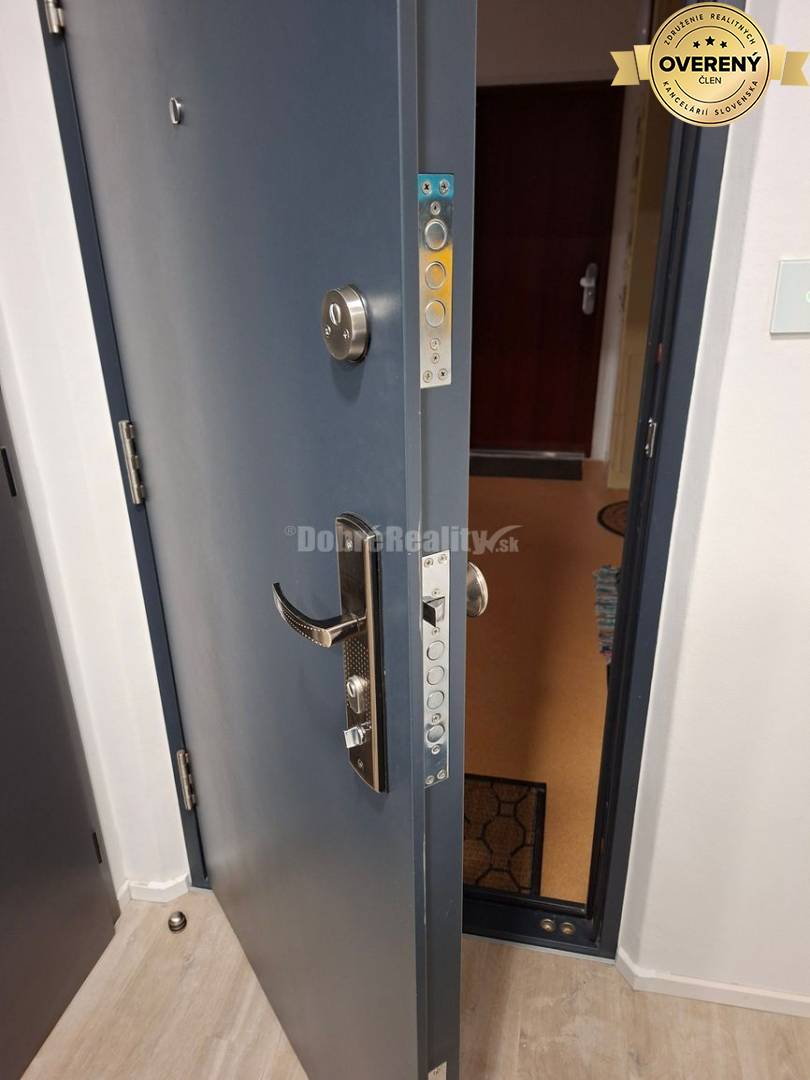 DOBRÉ REALITY - krásny 2-i. byt na prenájom v centre Prievidze-rezervo