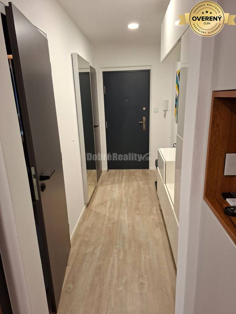 DOBRÉ REALITY - krásny 2-i. byt na prenájom v centre Prievidze-rezervo