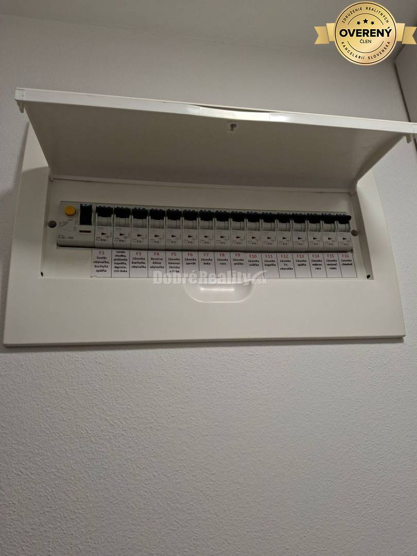 DOBRÉ REALITY - krásny 2-i. byt na prenájom v centre Prievidze-rezervo