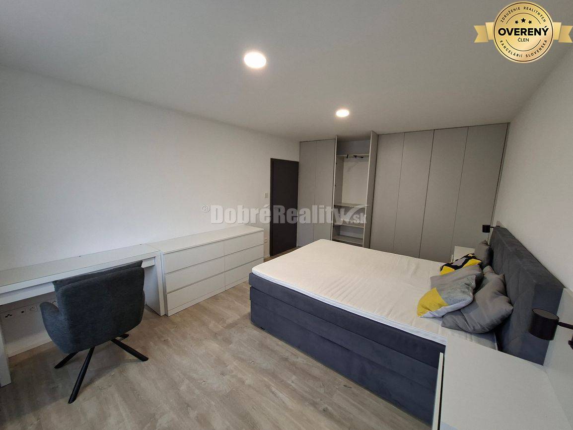 DOBRÉ REALITY - krásny 2-i. byt na prenájom v centre Prievidze-rezervo