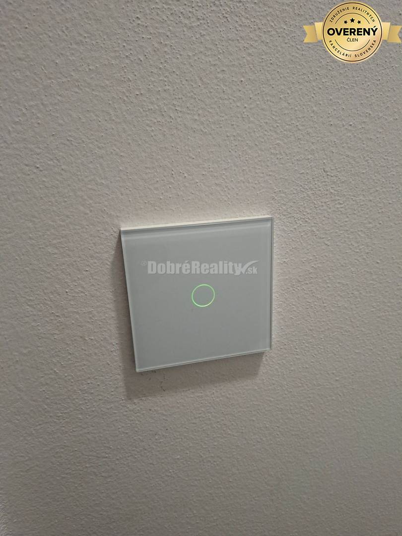 DOBRÉ REALITY - krásny 2-i. byt na prenájom v centre Prievidze-rezervo