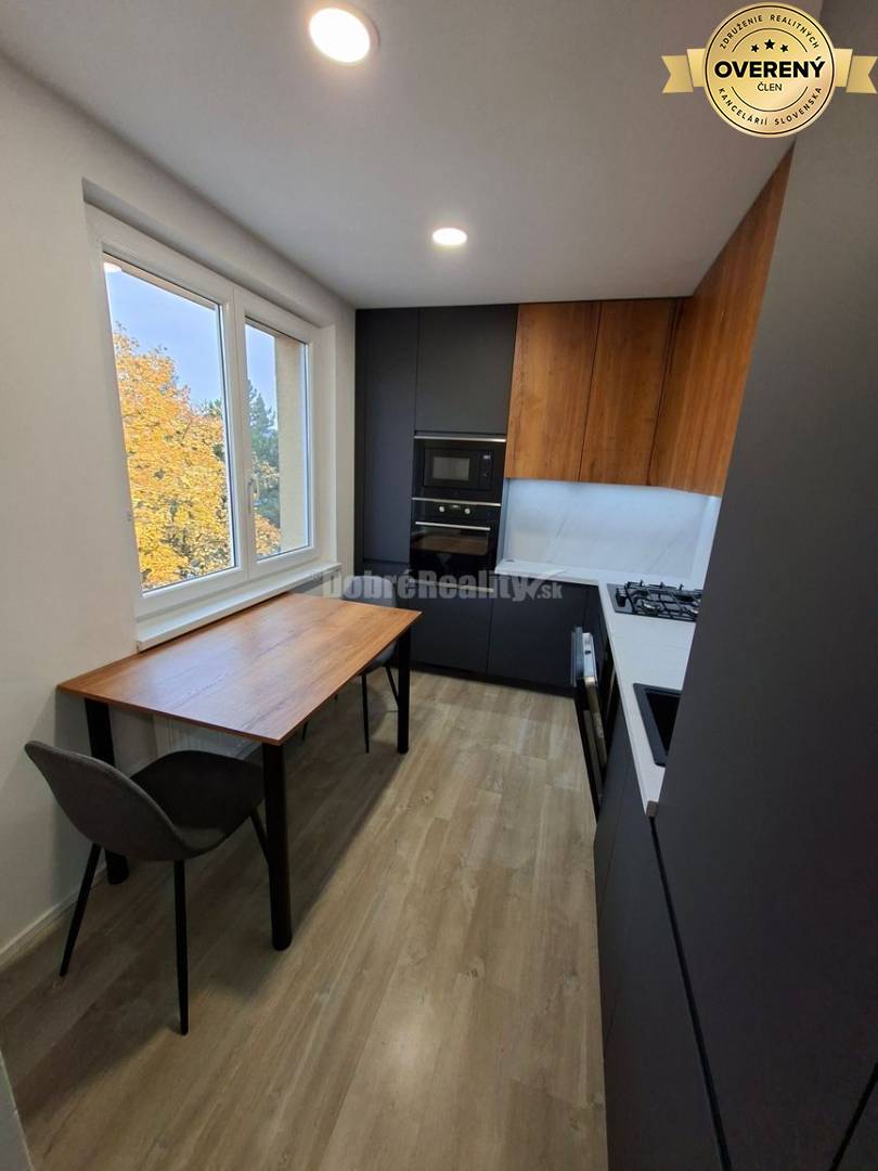 DOBRÉ REALITY - krásny 2-i. byt na prenájom v centre Prievidze-rezervo