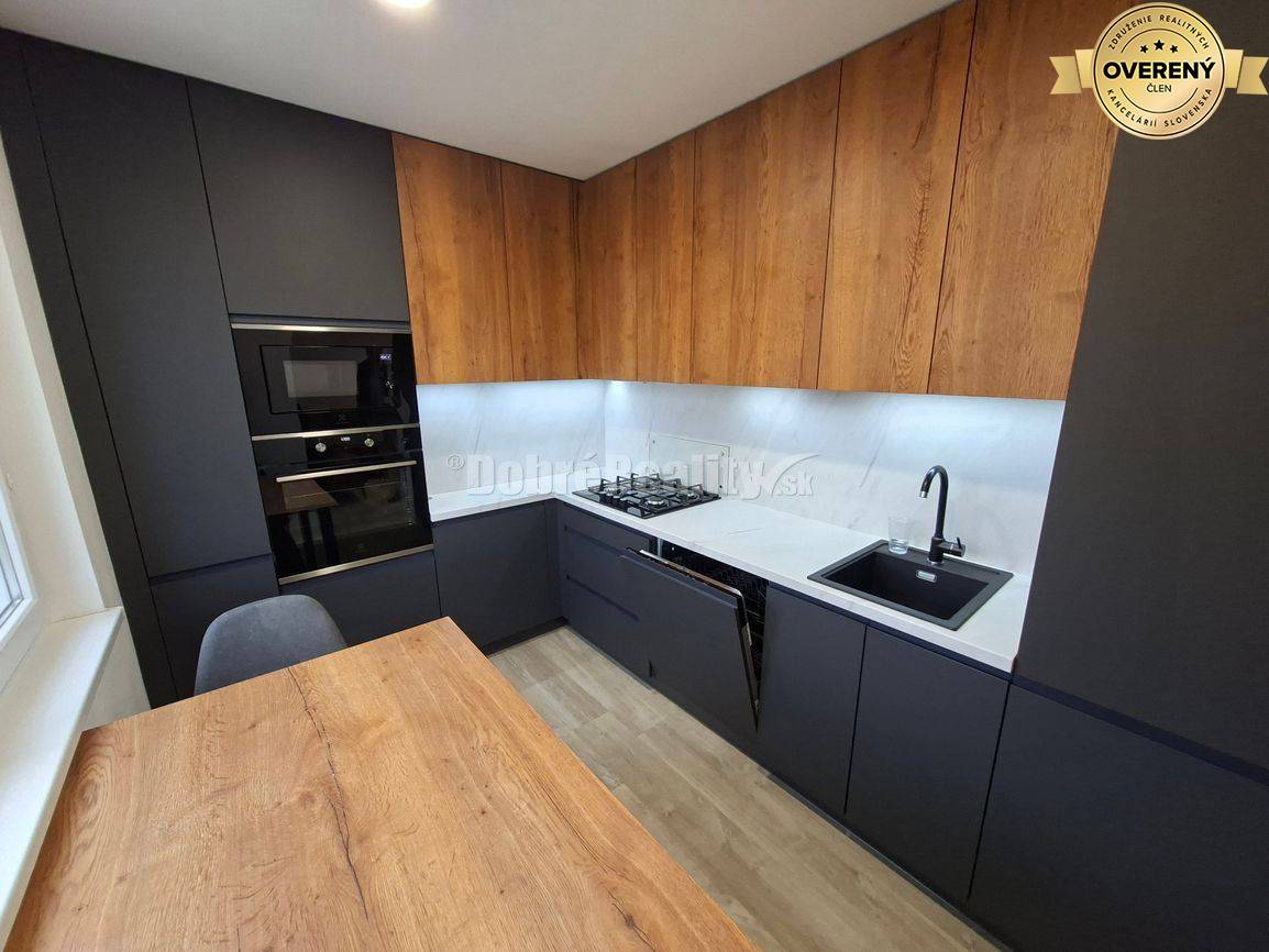 DOBRÉ REALITY - krásny 2-i. byt na prenájom v centre Prievidze-rezervo