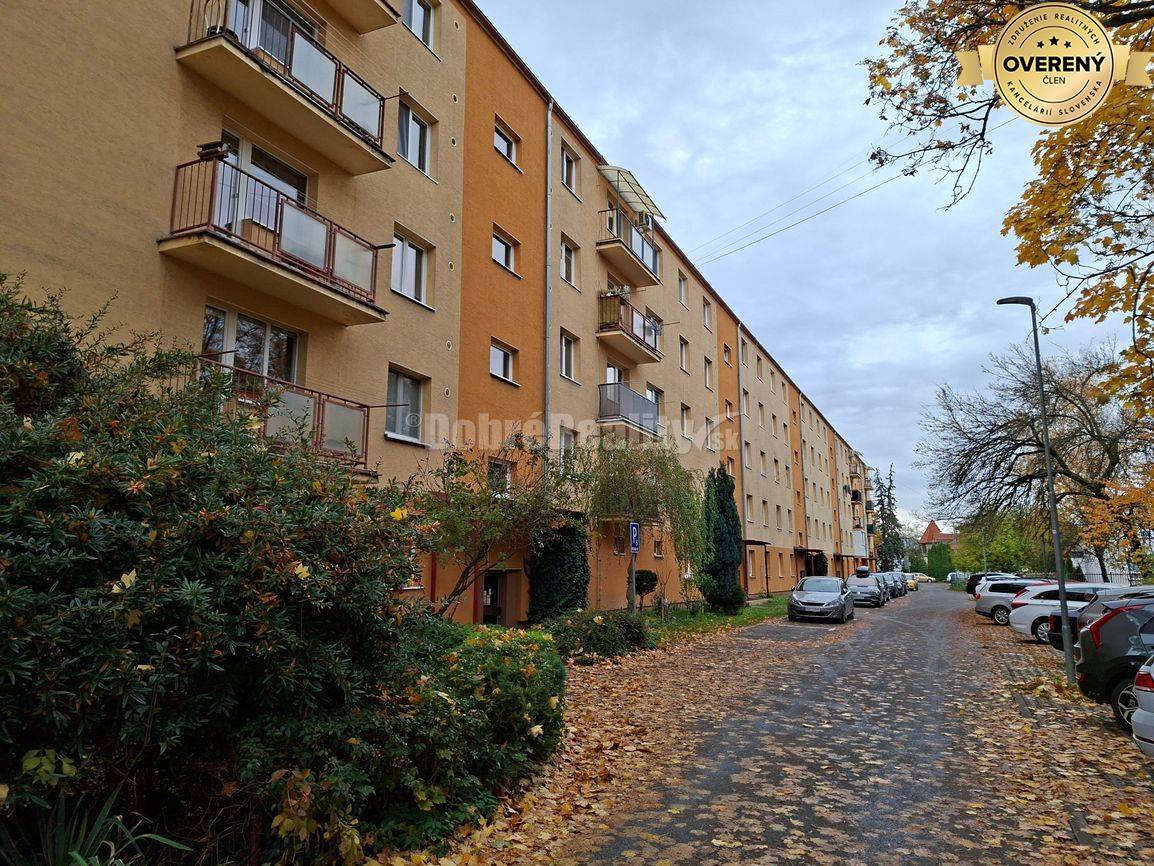 DOBRÉ REALITY - krásny 2-i. byt na prenájom v centre Prievidze-rezervo