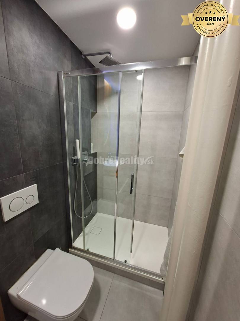 DOBRÉ REALITY - krásny 2-i. byt na prenájom v centre Prievidze-rezervo