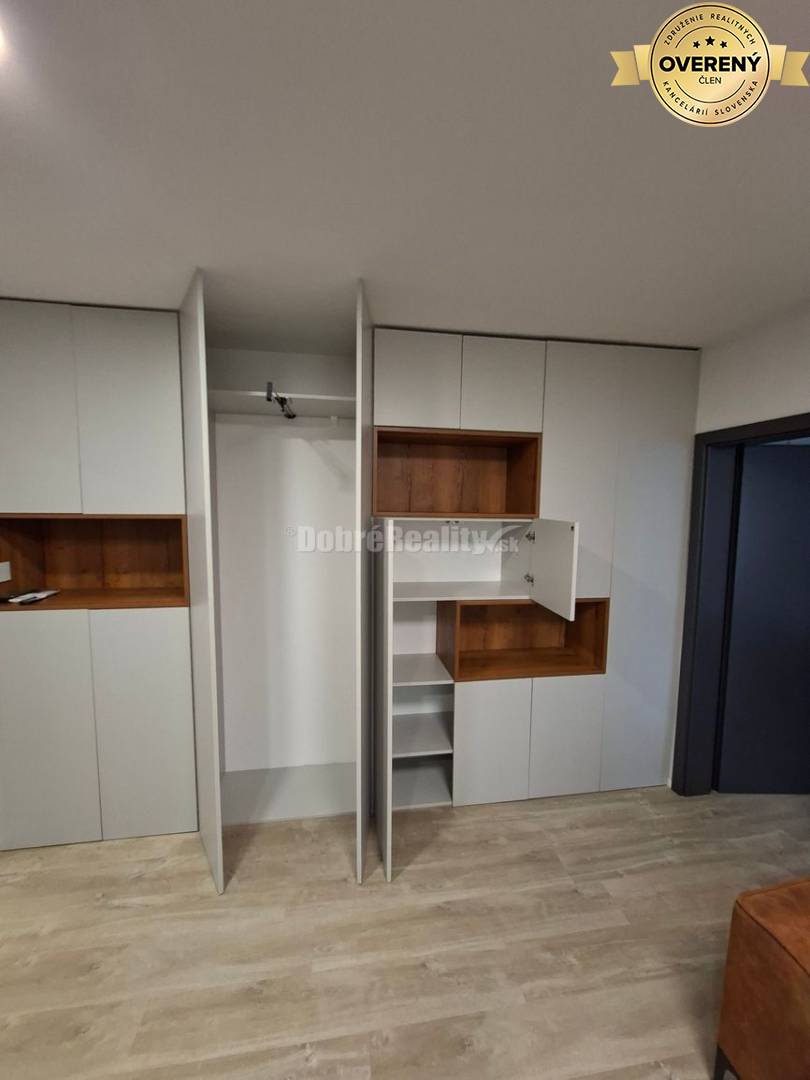 DOBRÉ REALITY - krásny 2-i. byt na prenájom v centre Prievidze-rezervo