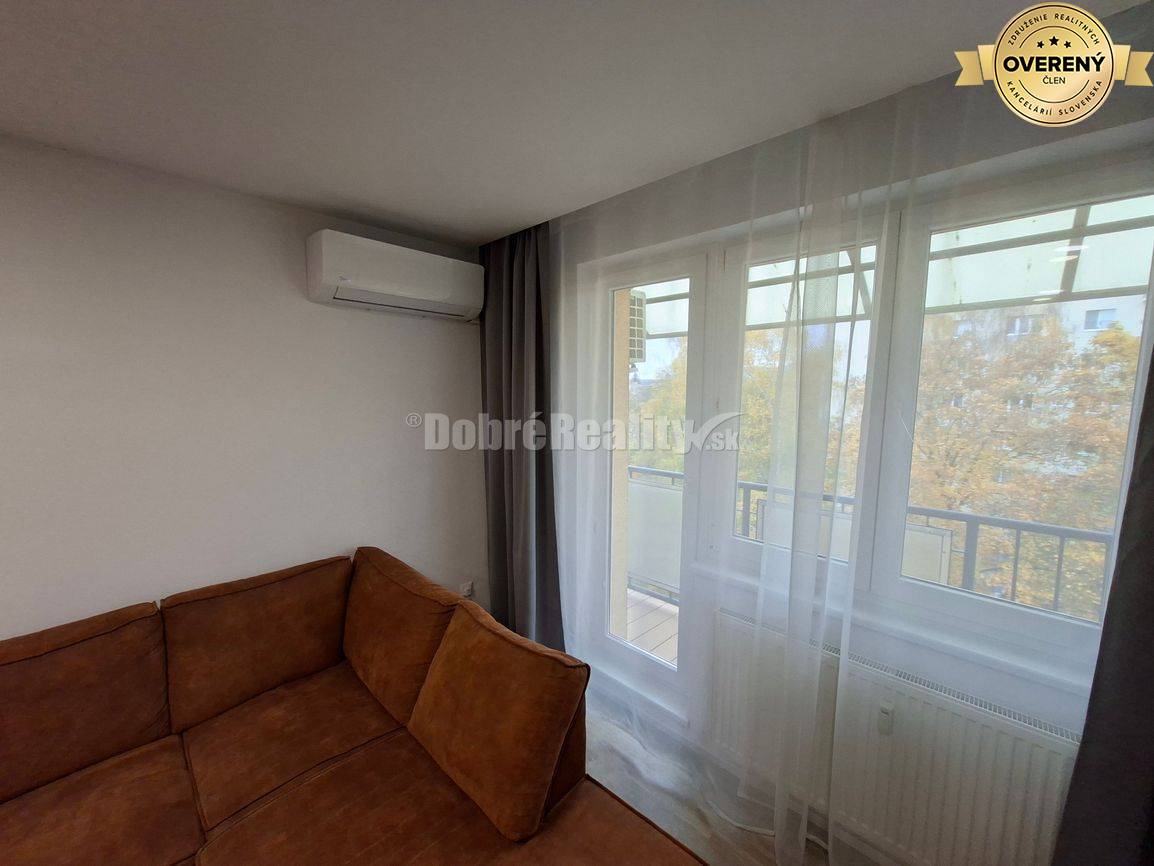 DOBRÉ REALITY - krásny 2-i. byt na prenájom v centre Prievidze-rezervo