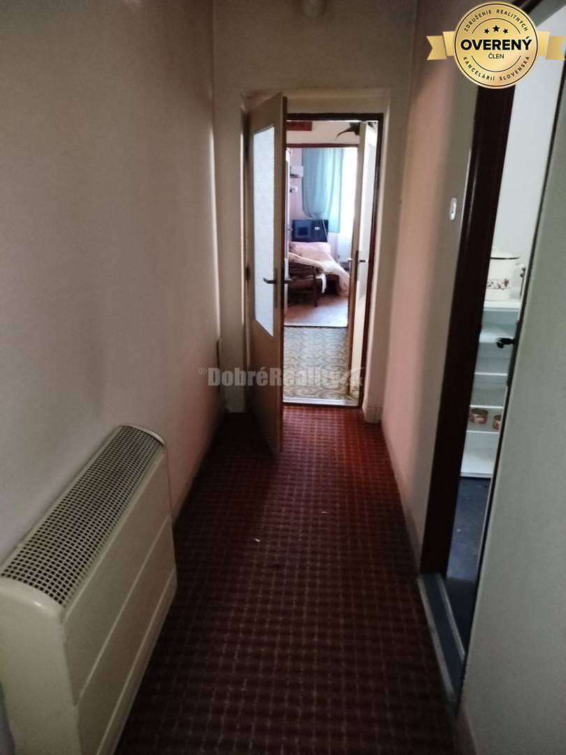 Rodinný dom s veľkým pozemkom v tichom a krásnom prostredí pod Považs