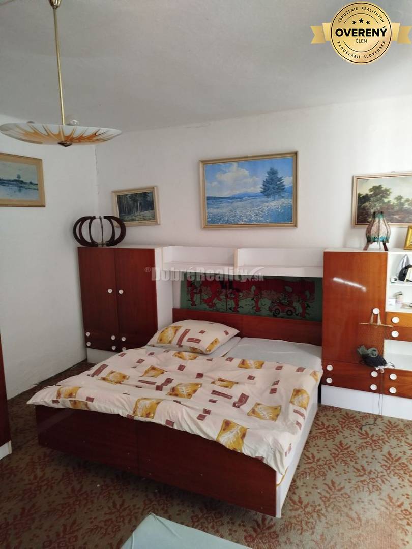 Rodinný dom s veľkým pozemkom v tichom a krásnom prostredí pod Považs