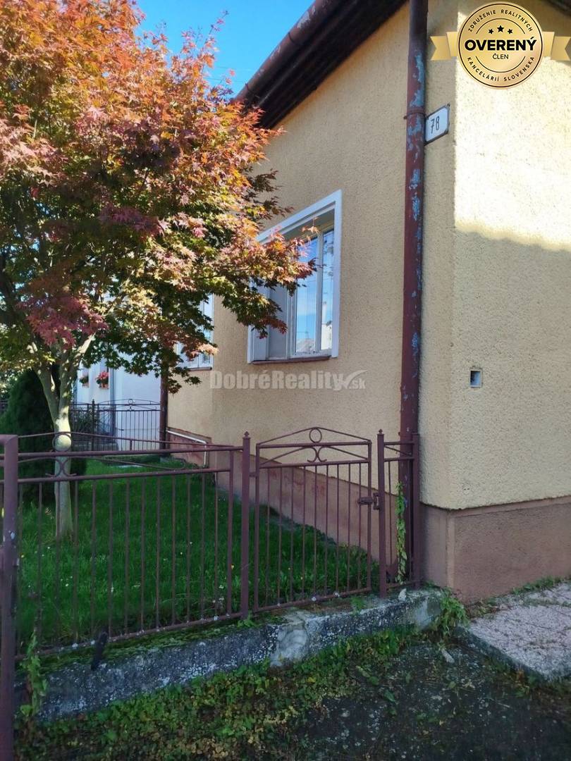 Rodinný  dom s veľkým pozemkom v tichom a krásnom prostredí pod Považs