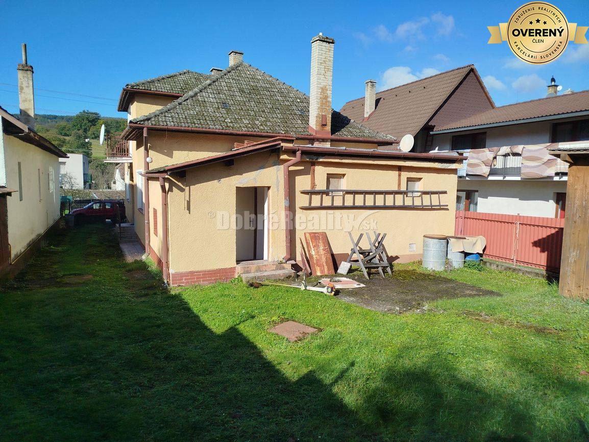 Rodinný  dom s veľkým pozemkom v tichom a krásnom prostredí pod Považs