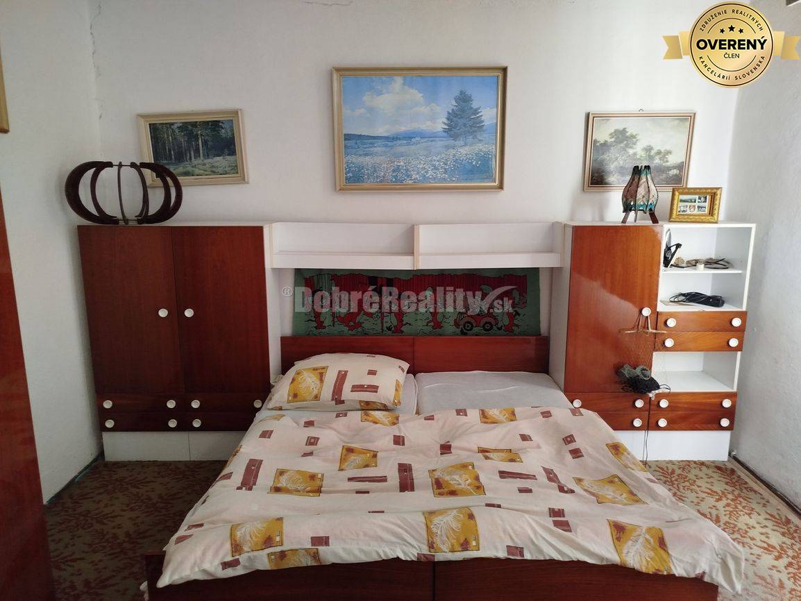 Rodinný  dom s veľkým pozemkom v tichom a krásnom prostredí pod Považs