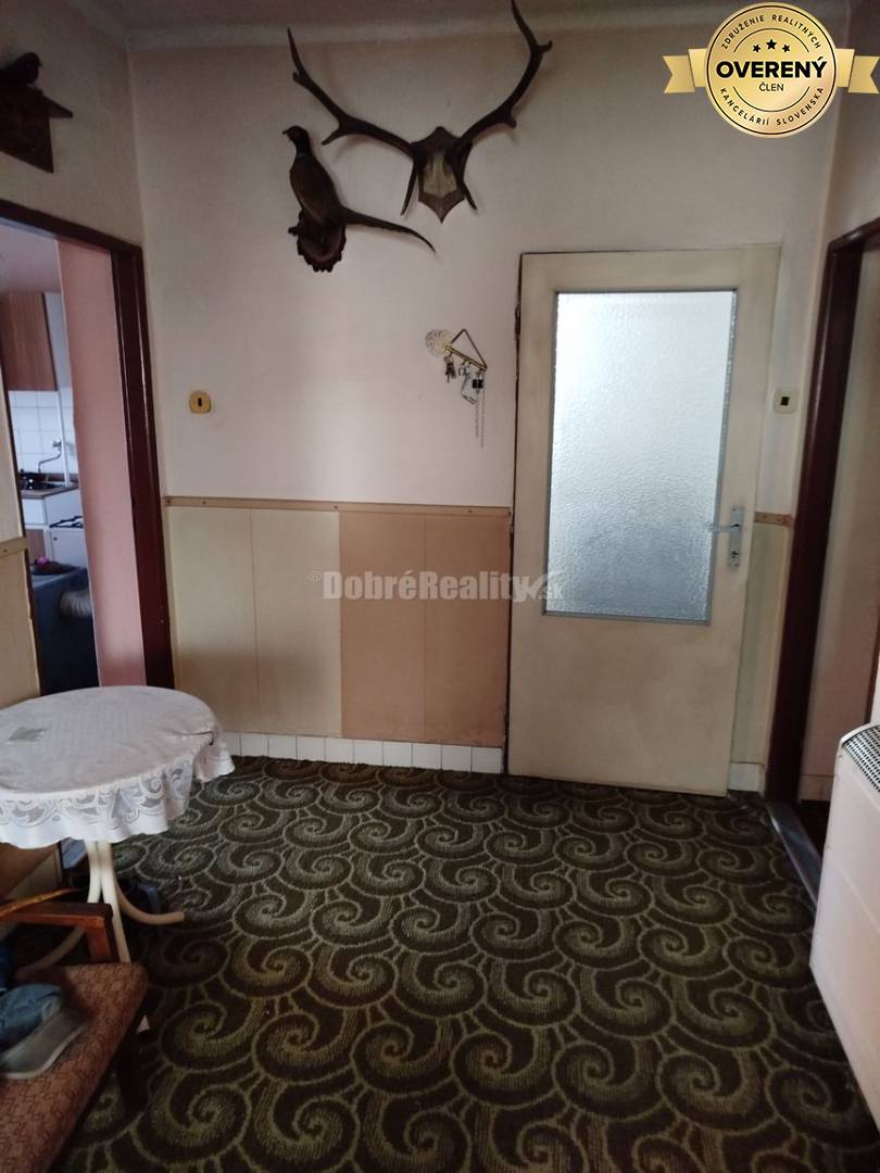 Rodinný  dom s veľkým pozemkom v tichom a krásnom prostredí pod Považs