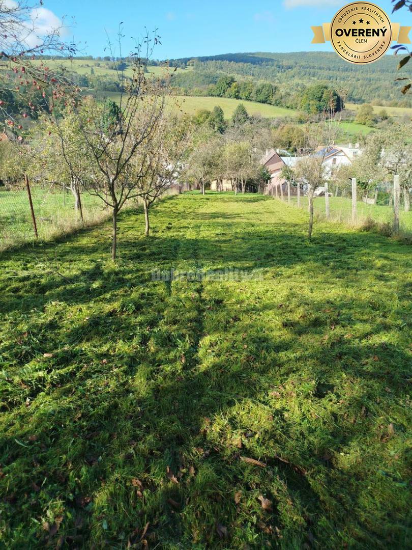 Rodinný  dom s veľkým pozemkom v tichom a krásnom prostredí pod Považs