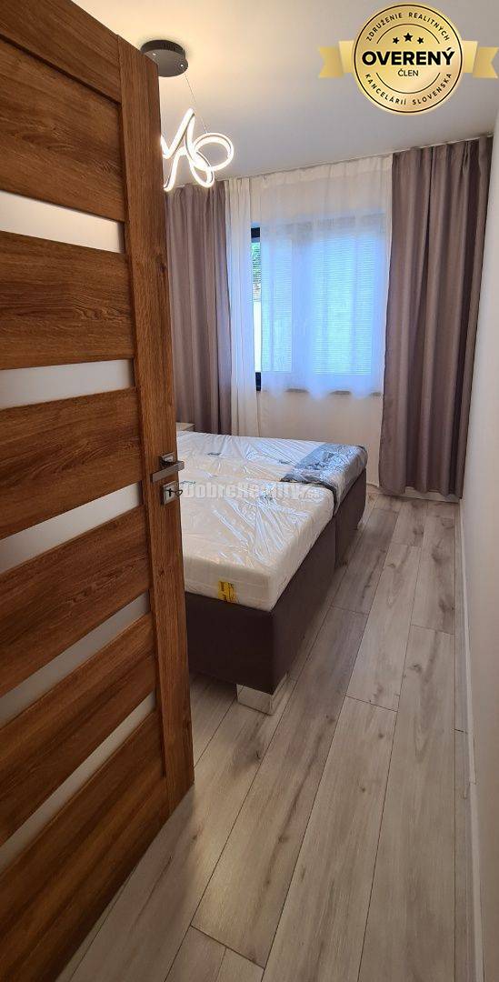 Dobré reality na predaj- zariadená novostavba pri Váhu, 3-izb.RD v rad