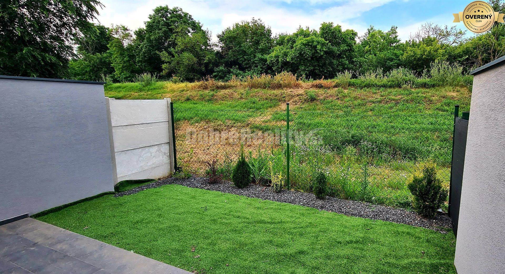 Zariadená novostavba pri Váhu, 3-izb.RD v radovej zástavbe