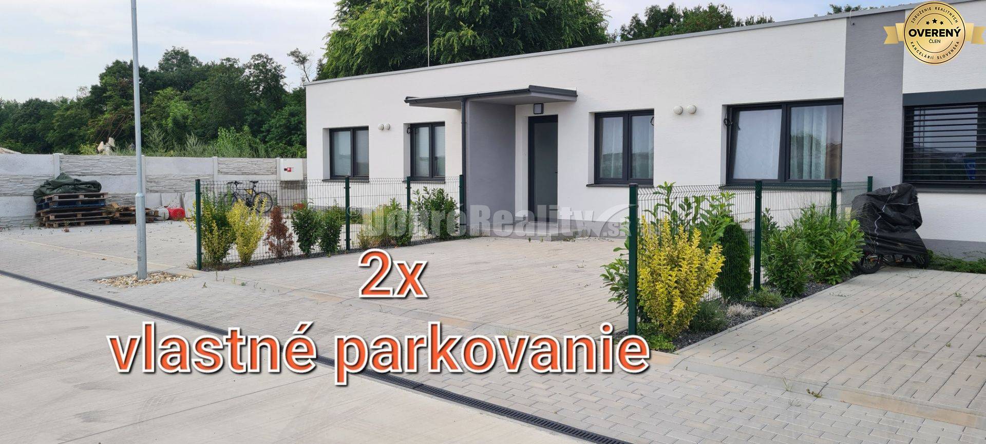 Dobré reality na predaj- zariadená novostavba pri Váhu, 3-izb.RD v rad