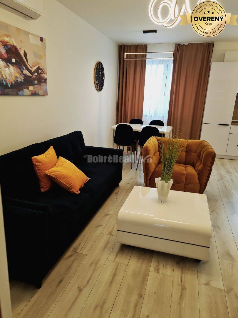 Dobré reality na predaj- zariadená novostavba pri Váhu, 3-izb.RD v rad