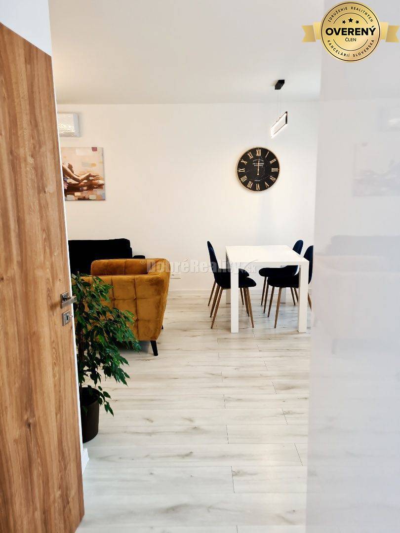 Zariadená novostavba pri Váhu, 3-izb.RD v radovej zástavbe