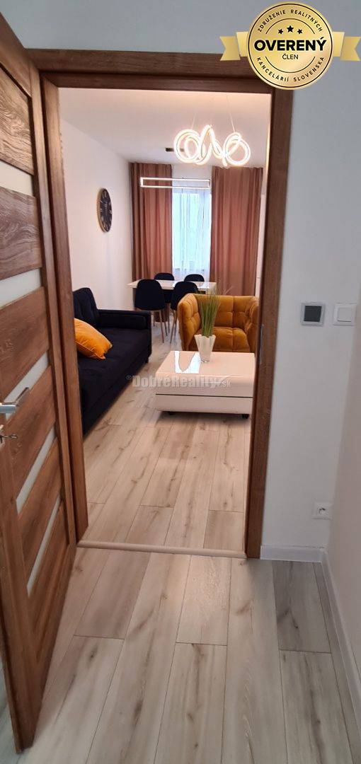 Dobré reality na predaj- zariadená novostavba pri Váhu, 3-izb.RD v rad