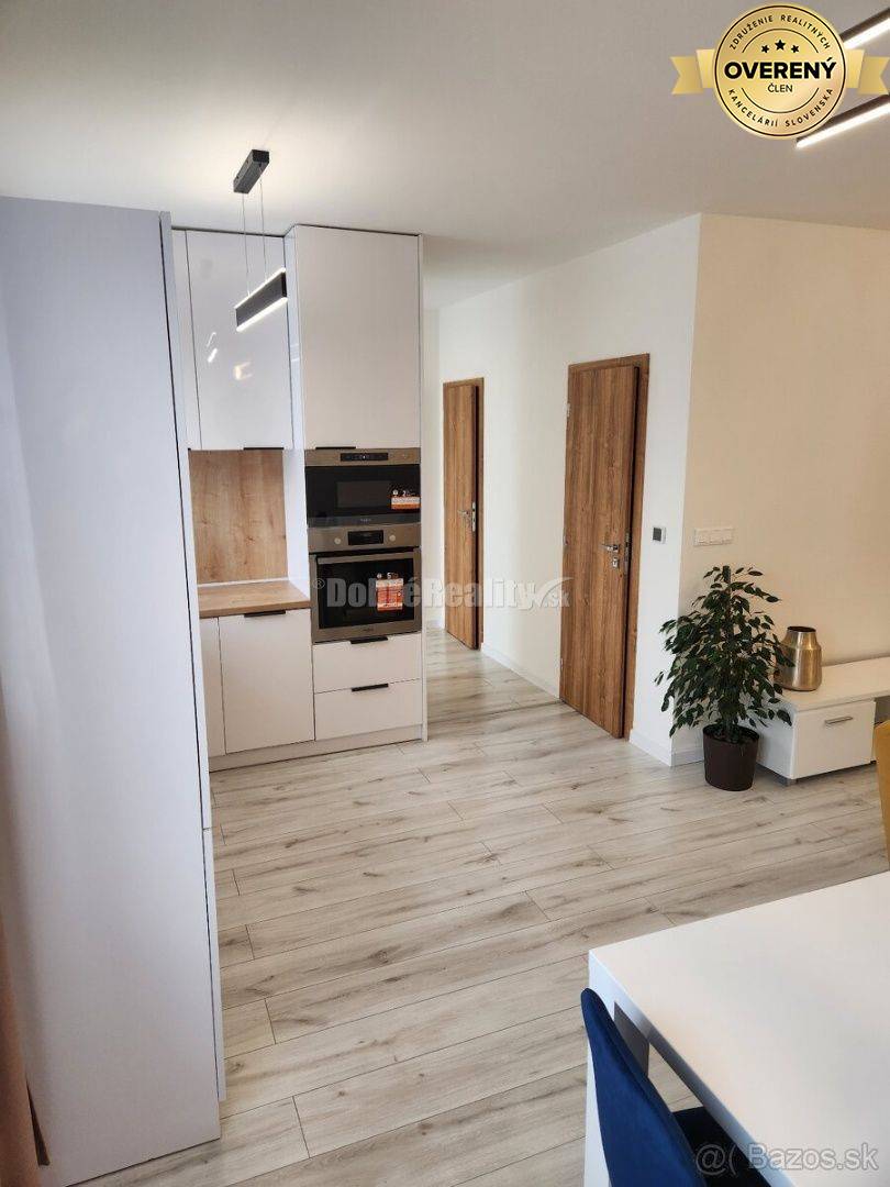 Dobré reality na predaj- zariadená novostavba pri Váhu, 3-izb.RD v rad