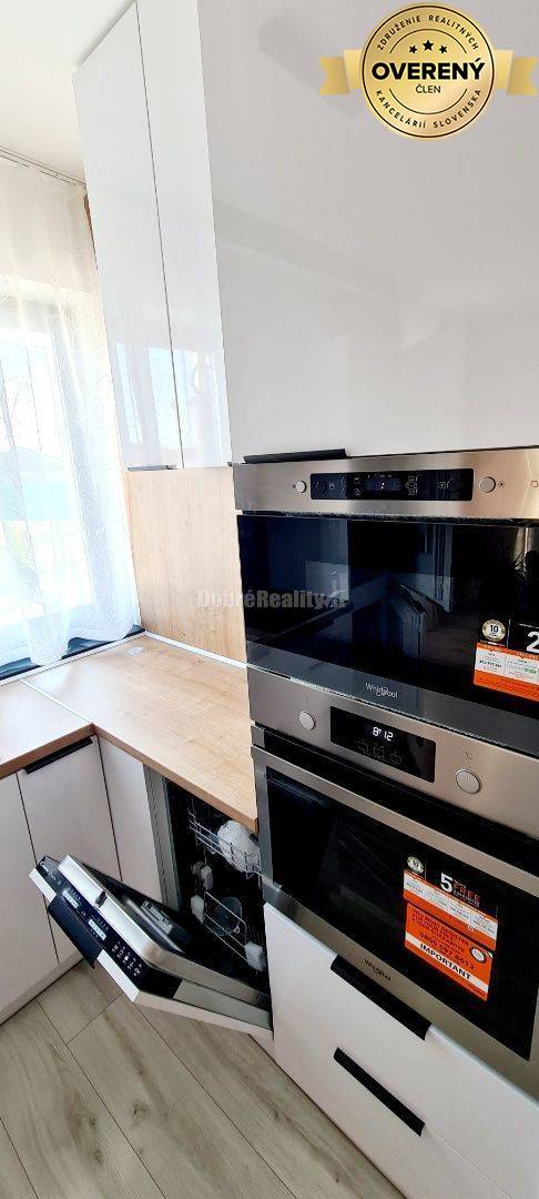 Dobré reality na predaj- zariadená novostavba pri Váhu, 3-izb.RD v rad