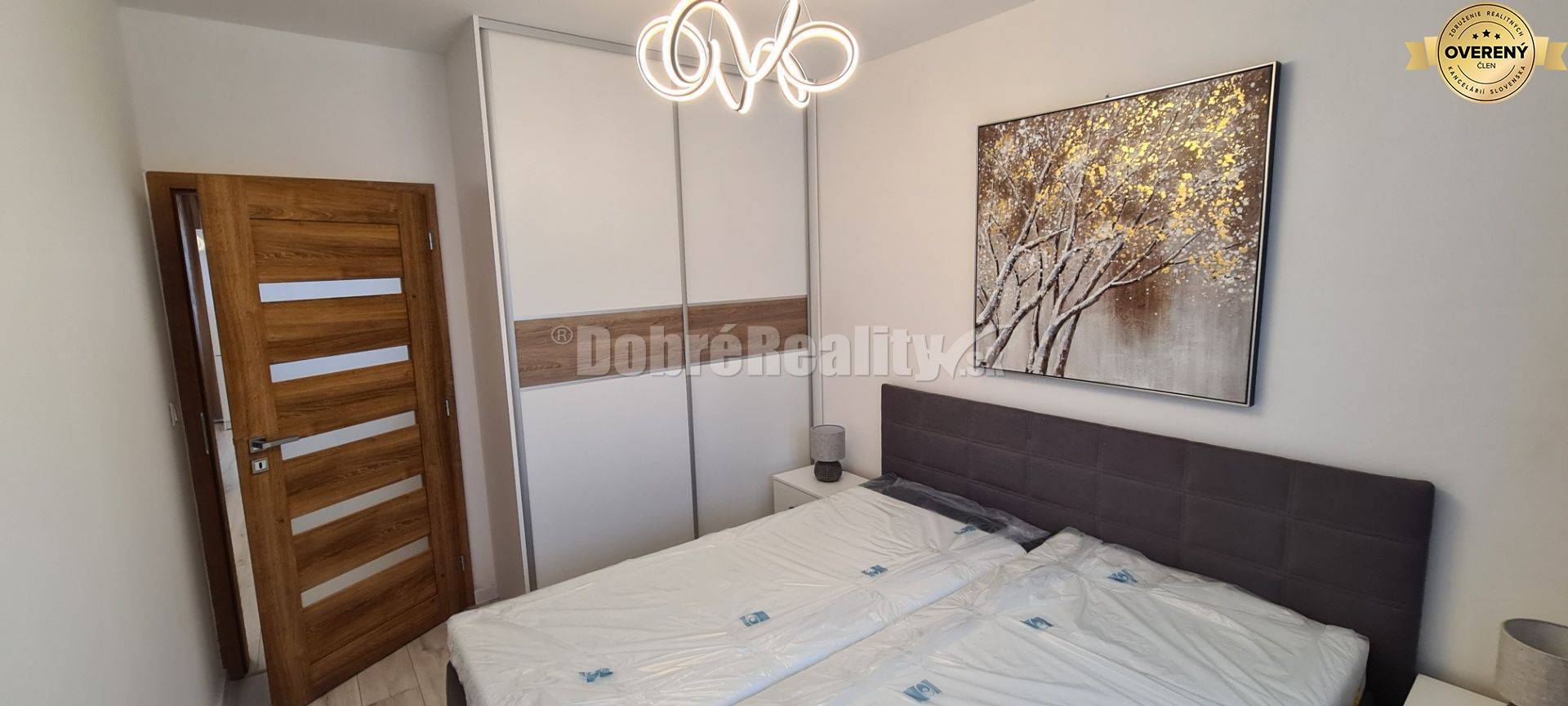 Dobré reality na predaj- zariadená novostavba pri Váhu, 3-izb.RD v rad