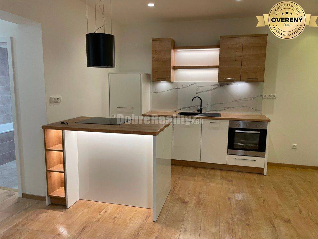 Nová cena !Priestranný bezbariérový slnečný 2-izbový byt s terasou v