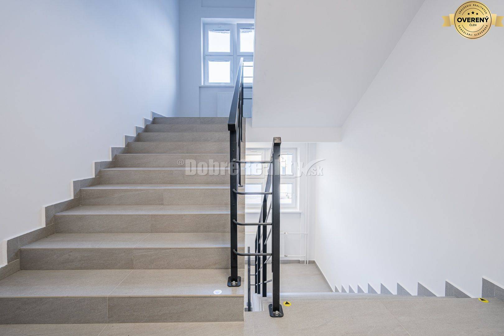 PRENÁJOM: Kancelária s parkovacím miestom (17 m2), 3B Office - Zvolens