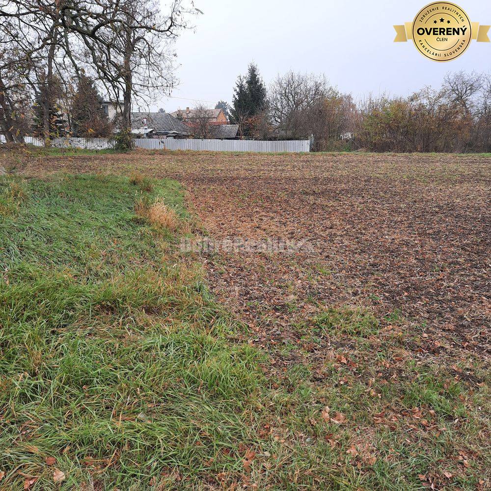 Dobré reality ponúkajú na predaj stavebný pozemok v obci Farná !