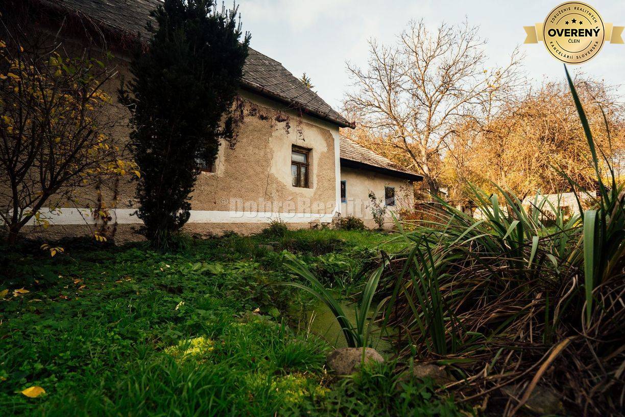 PREDAJ: Rodinný dom so záhradou, hospodárskymi stavbami a pôvodným mly