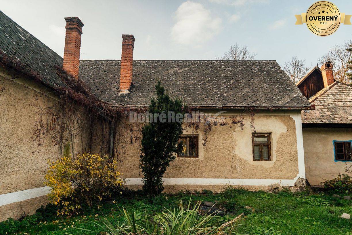 PREDAJ: Rodinný dom so záhradou, hospodárskymi stavbami a pôvodným mly