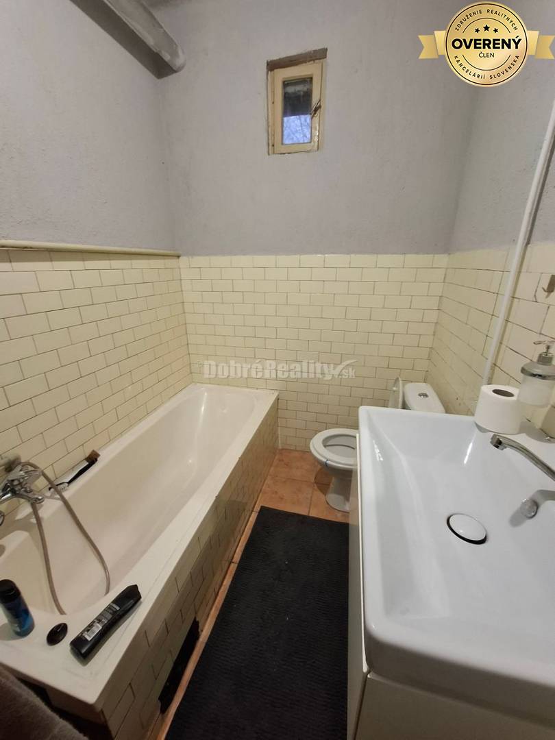 Dobre reality ponúkajú na predaj 4izb RD v Banove