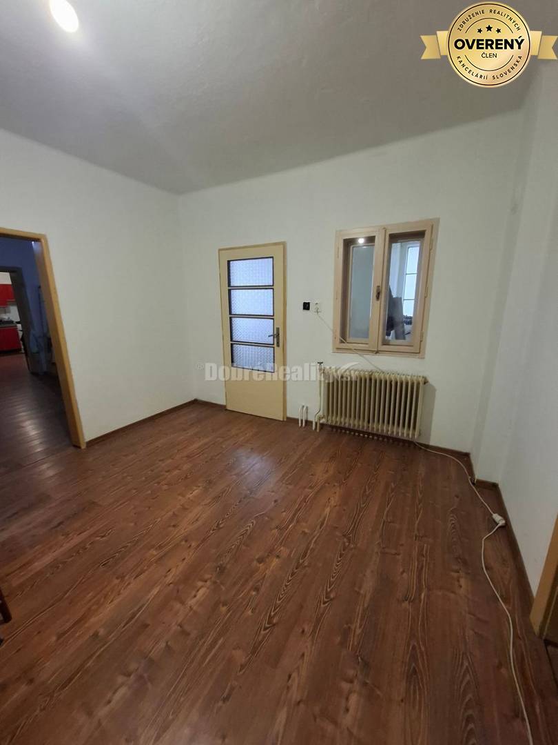 Dobre reality ponúkajú na predaj 4izb RD v Banove