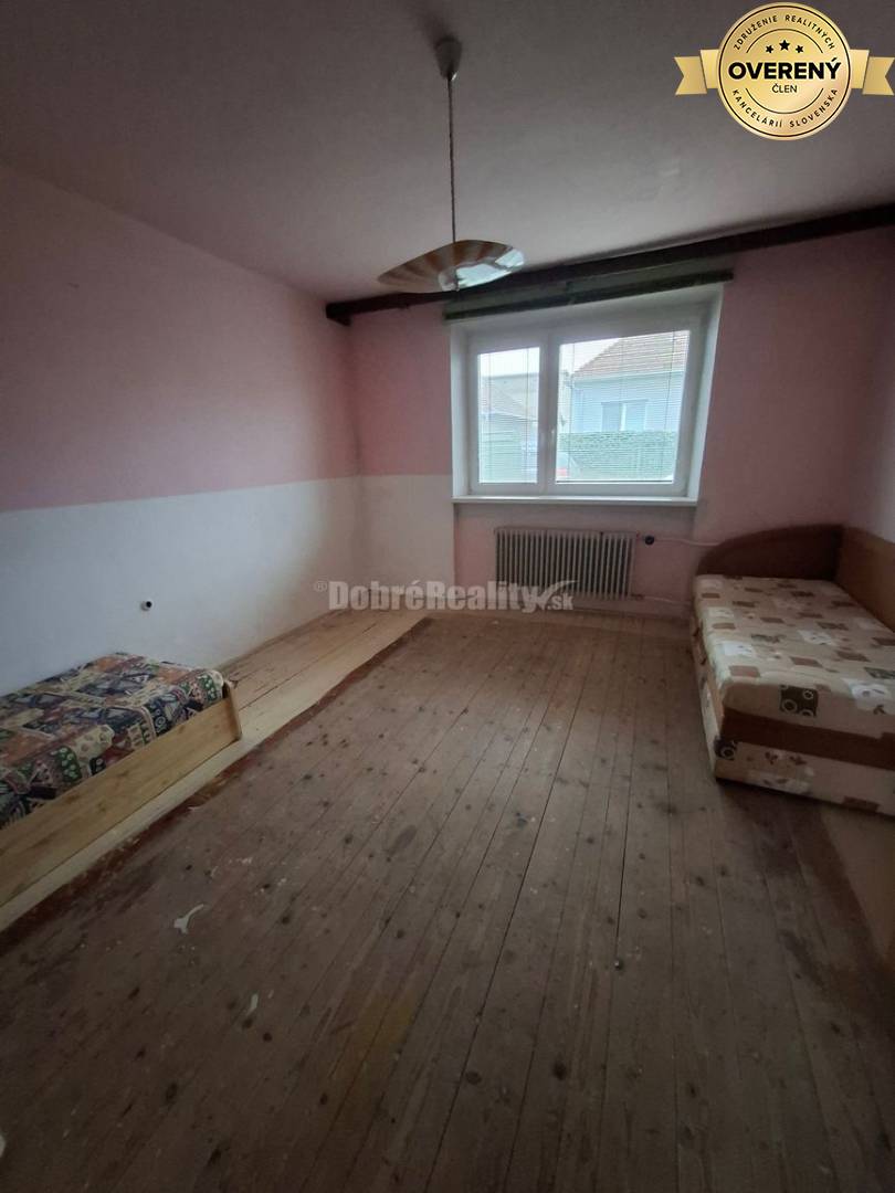 Dobre reality ponúkajú na predaj 4izb RD v Banove