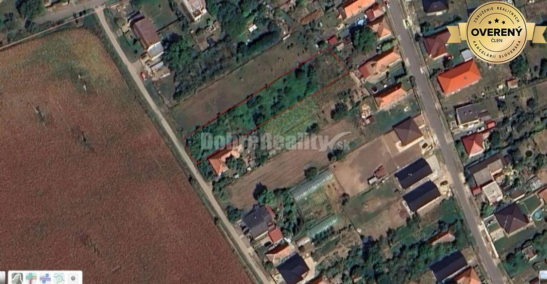 Priestranný stavebný pozemok v obci Jasová na predaj !