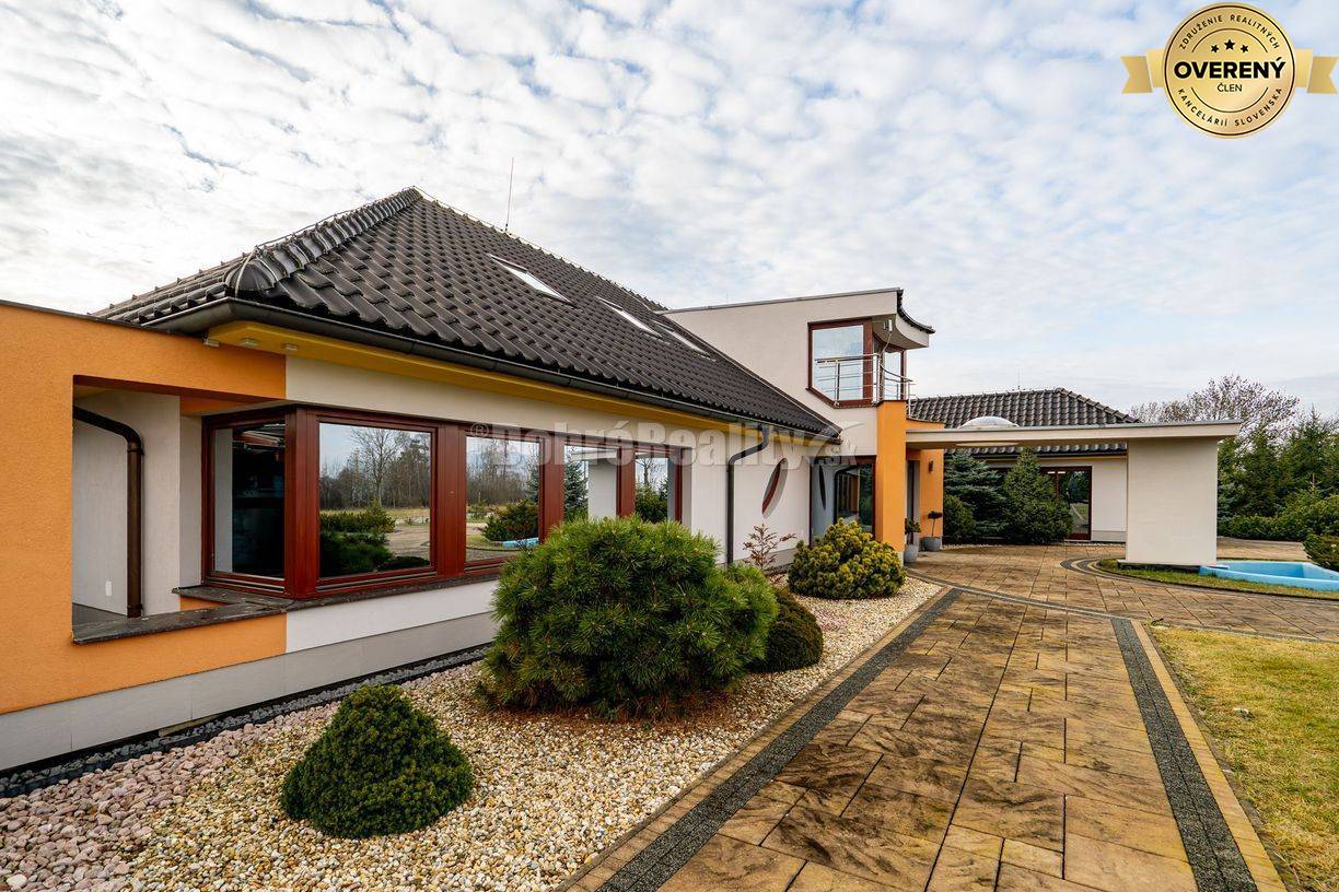 PREDAJ: Reprezentatívny objekt pre firemné využitie, 400 m² – Laskár,