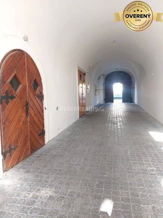 PRENÁJOM: ZAUJÍMAVÝ PRIESTOR, CENTRUM