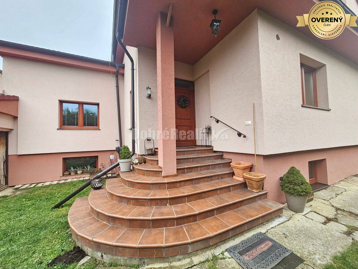 Pútavý rodinný dom v Piešťanoch neďaleko centra na