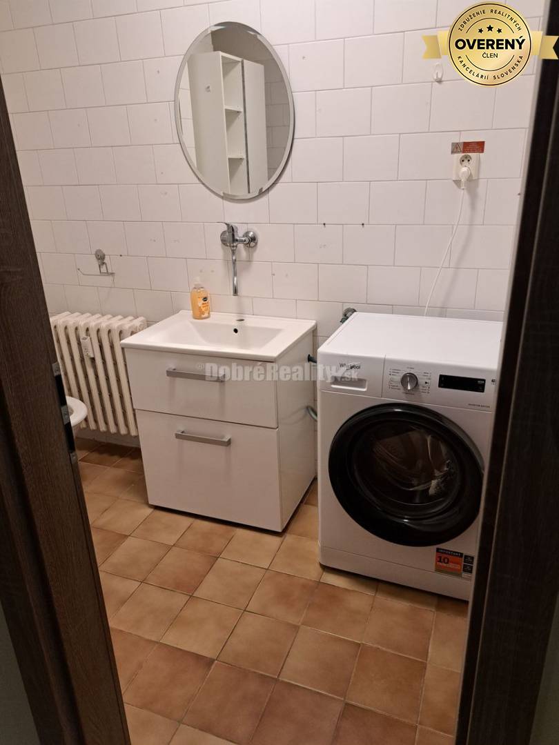 Ponúkame na prenájom trojizbový mezonetový byt v Trenčíne.