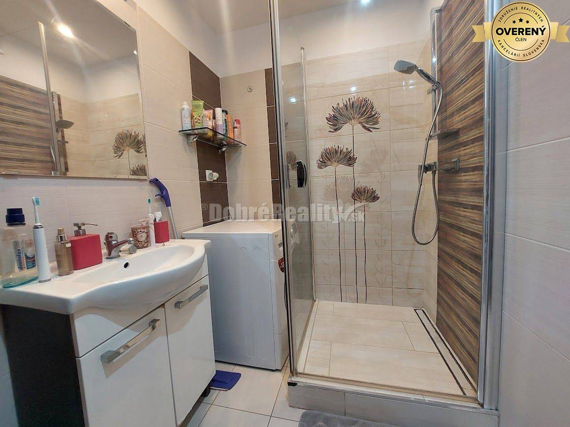 PREDAJ: NÁDHERNÝ, VEĽKÝ 3 IZBOVÝ BYT S 2 x LOGGIOU, THK