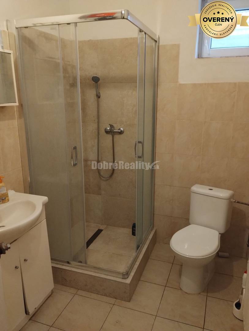 Na prenájom veľký 4-izbový byt pre skupinu osôb