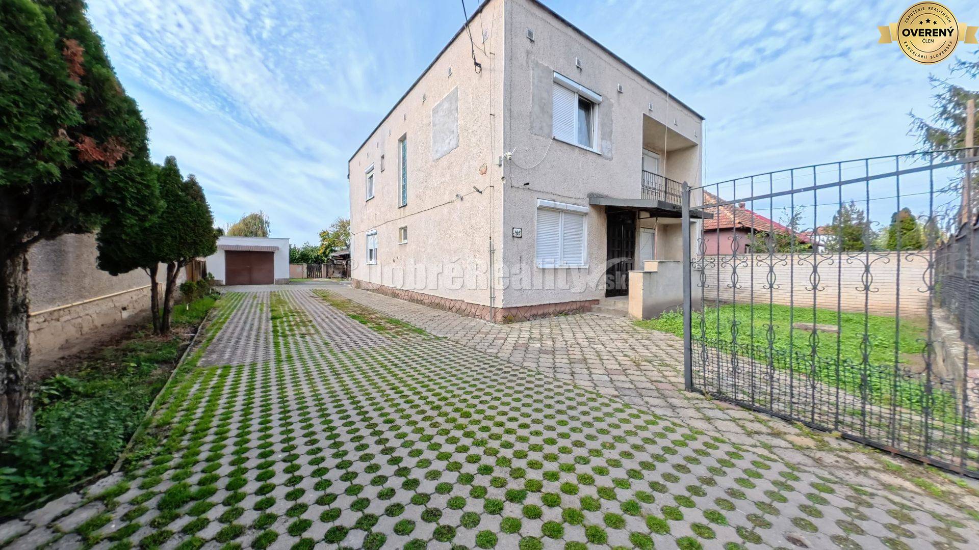 Dobré Reality – Ponúkajú na predaj priestranný rodinný dom s jedinečný